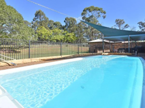 Blaxlands Homestead - Nothing is closer opposite Hope Estate with Wifi and Pool plus Fireplace